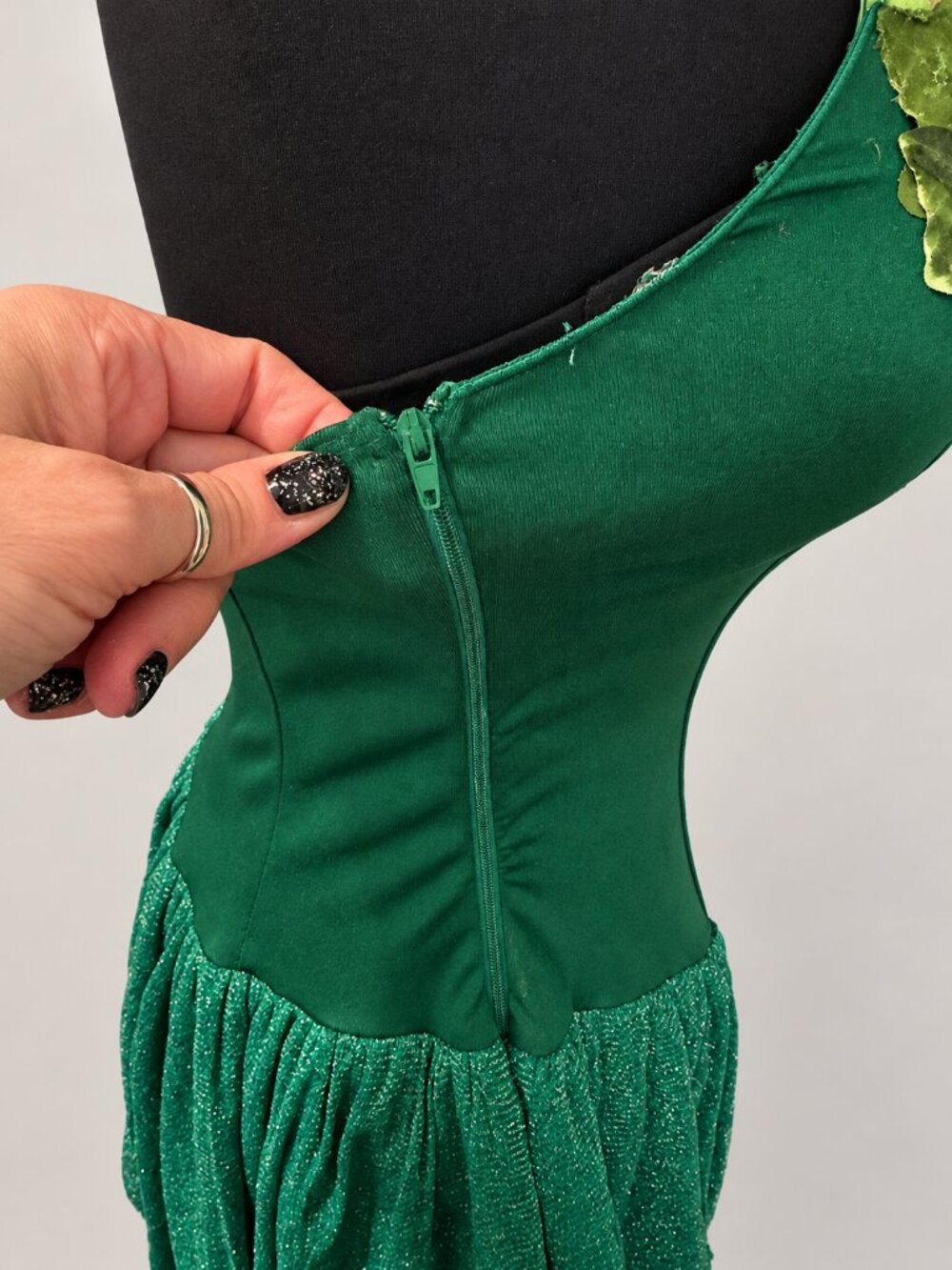 Poison Ivy Costume Dress ML and handmade Arm bands - Picture 10 of 13